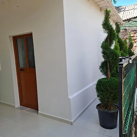 Laboti Quiet Apartment Librazhet